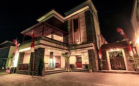 Kamini Legian Hotel